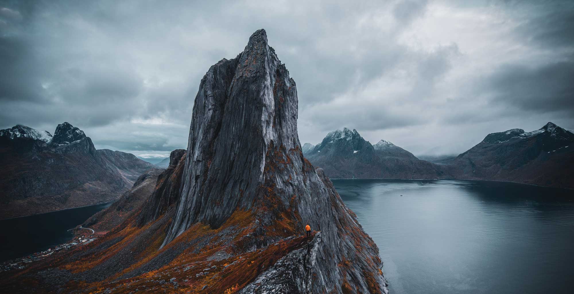 "Mountains Rocky 🏔️ Majestic peaks with rugged terrain, showcasing nature's grandeur and beauty. #Mountains #RockyPeaks"